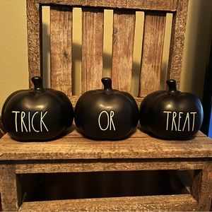 A set of 3 Rae Dunn mini pumpkins.